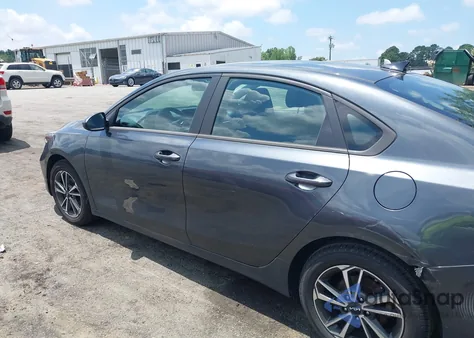 2022 Kia Forte Lxs z USA, uszkodzony, nr VIN 3KPF24AD5NE417853